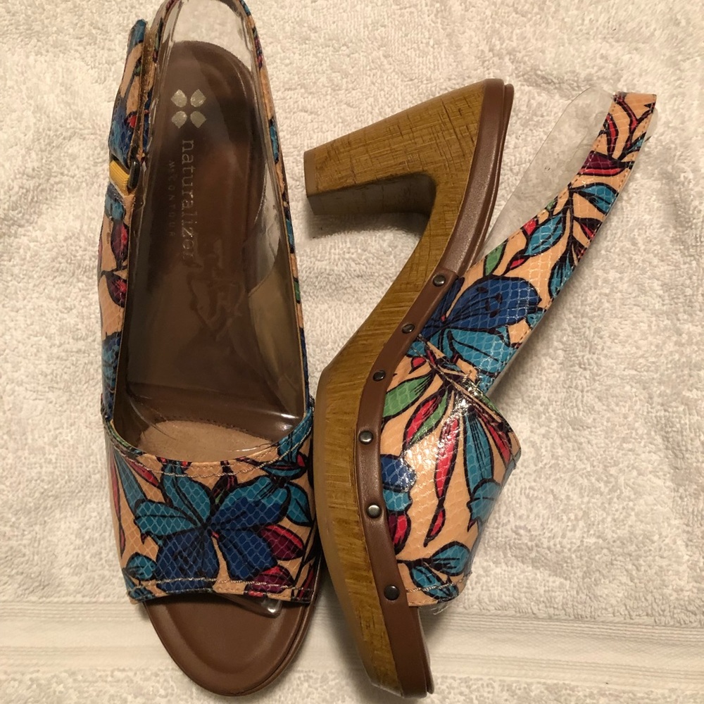 Naturalizer multi color sandals